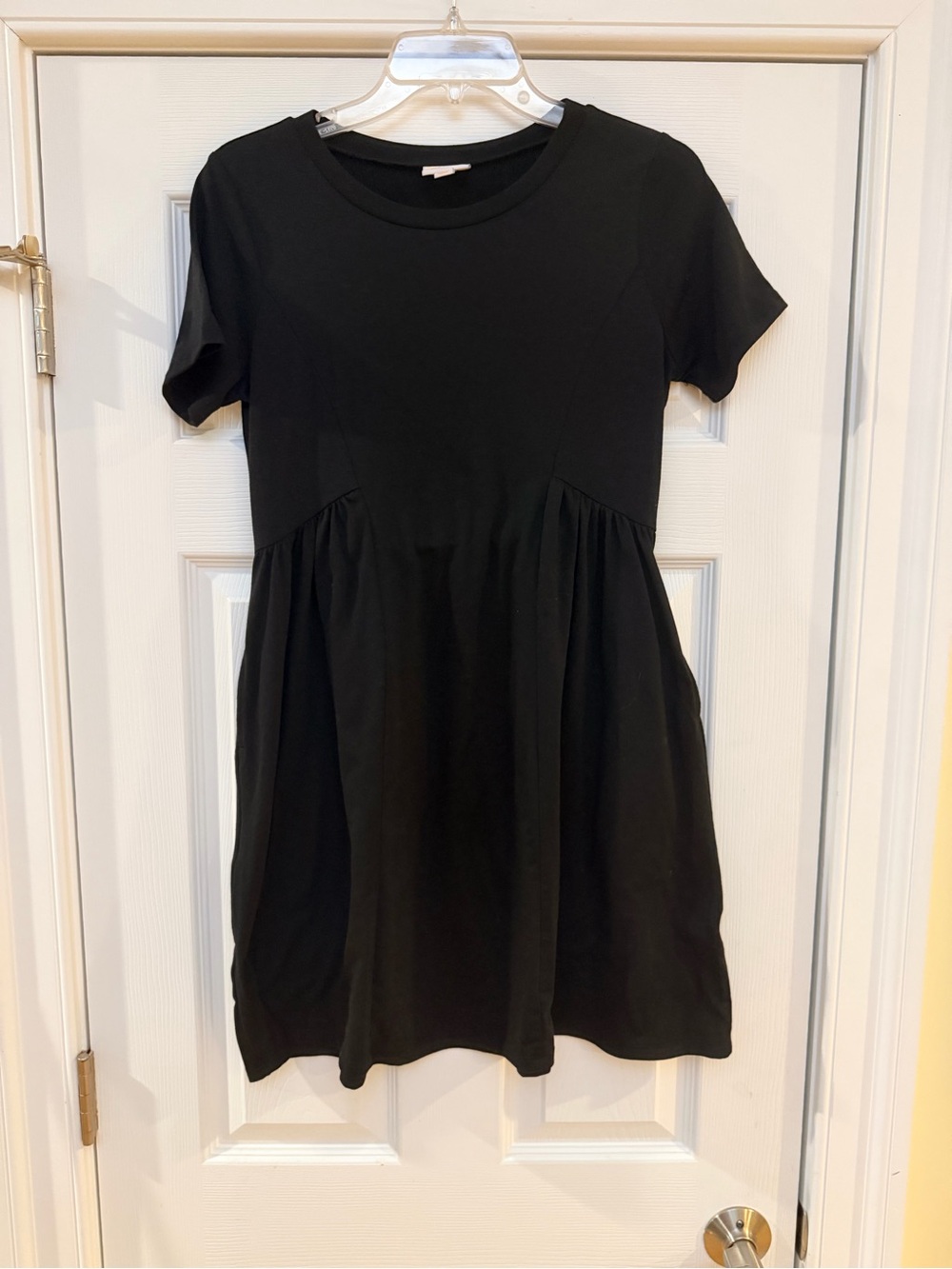 Ladies Size XS "LuLaRoe" Black Short Sleeve Babydoll Dress with Pockets GUC